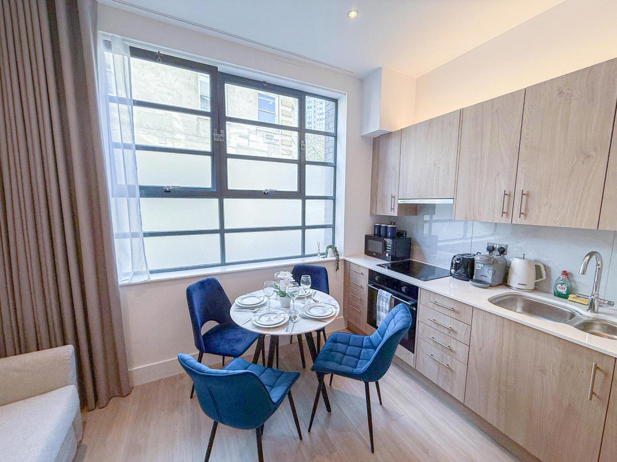 Modern & 3bedroom Flat With Pvt Balcony Steps From Regent's Park Apartment London