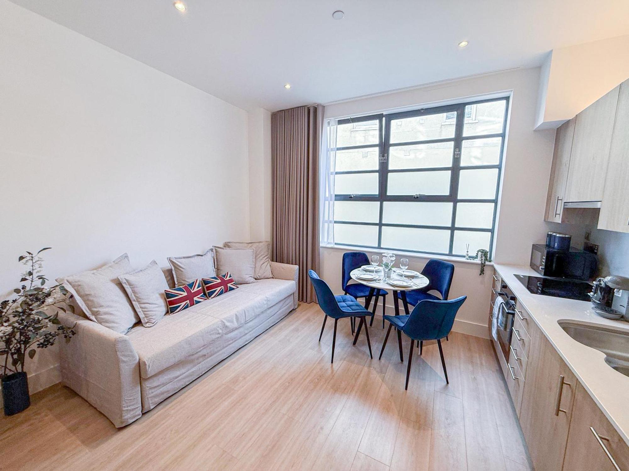 Modern & 3bedroom Flat With Pvt Balcony Steps From Regent's Park *