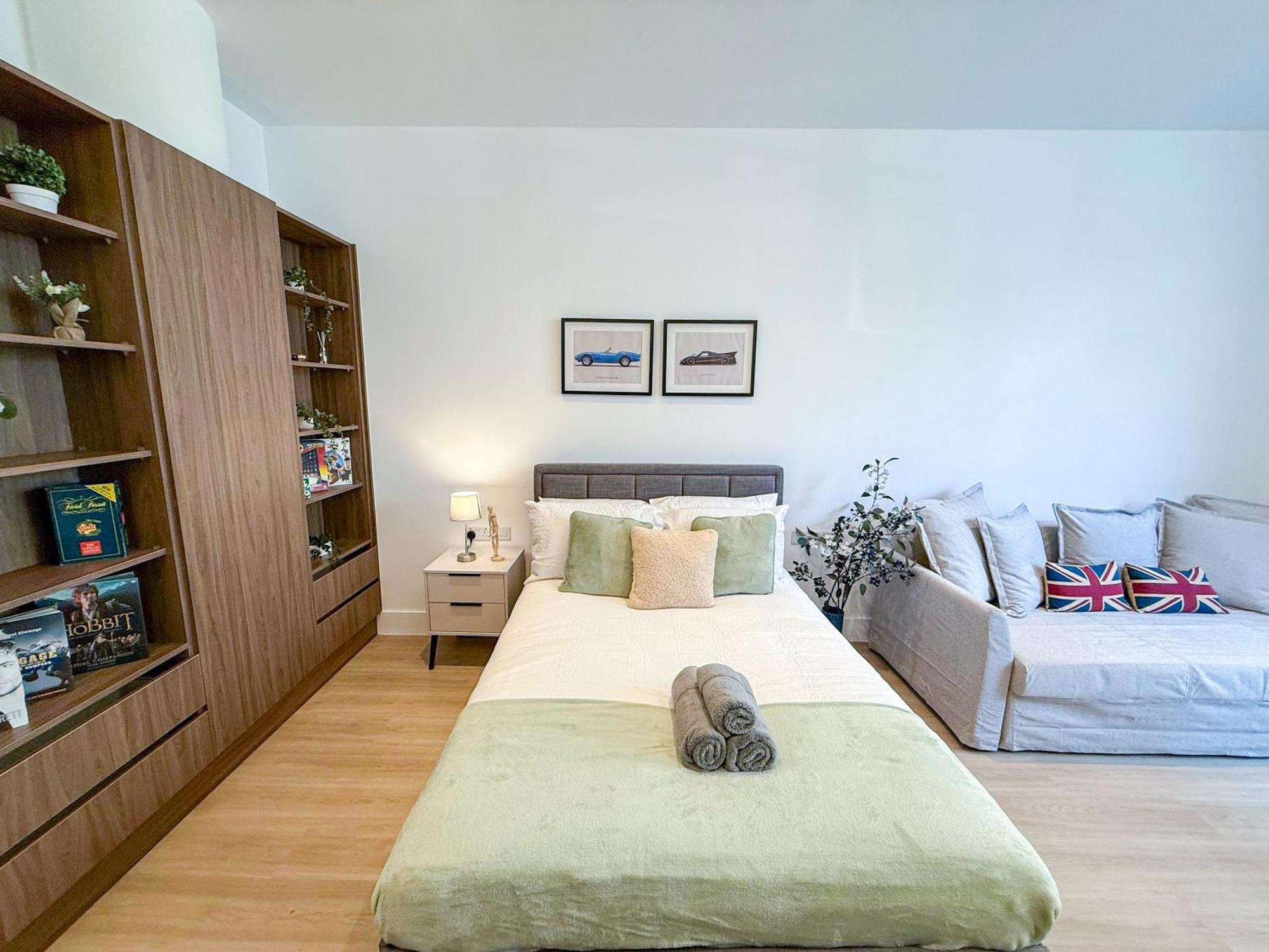 Modern & 3bedroom Flat With Pvt Balcony Steps From Regent's Park * London