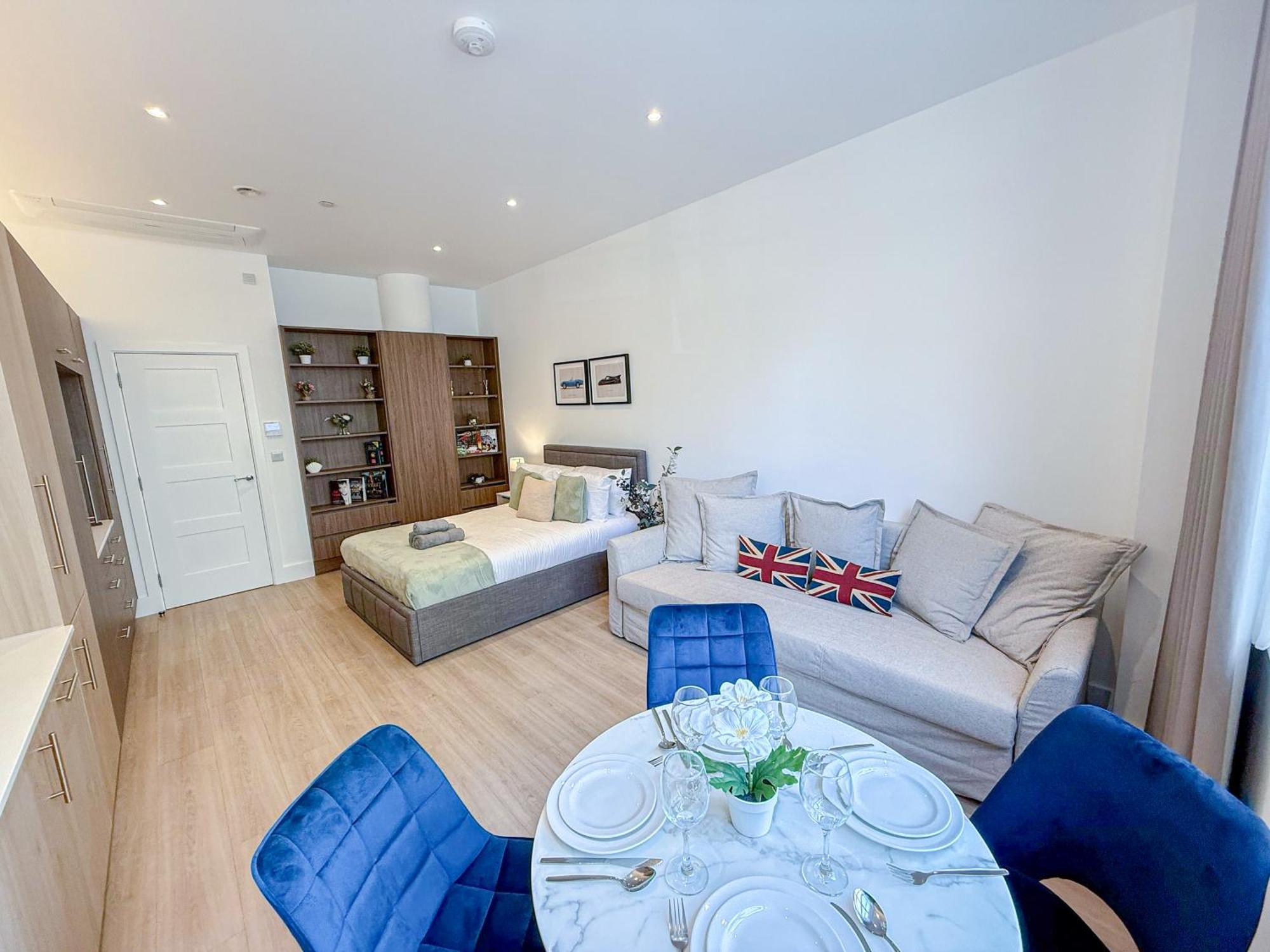 Modern & 3bedroom Flat With Pvt Balcony Steps From Regent's Park London