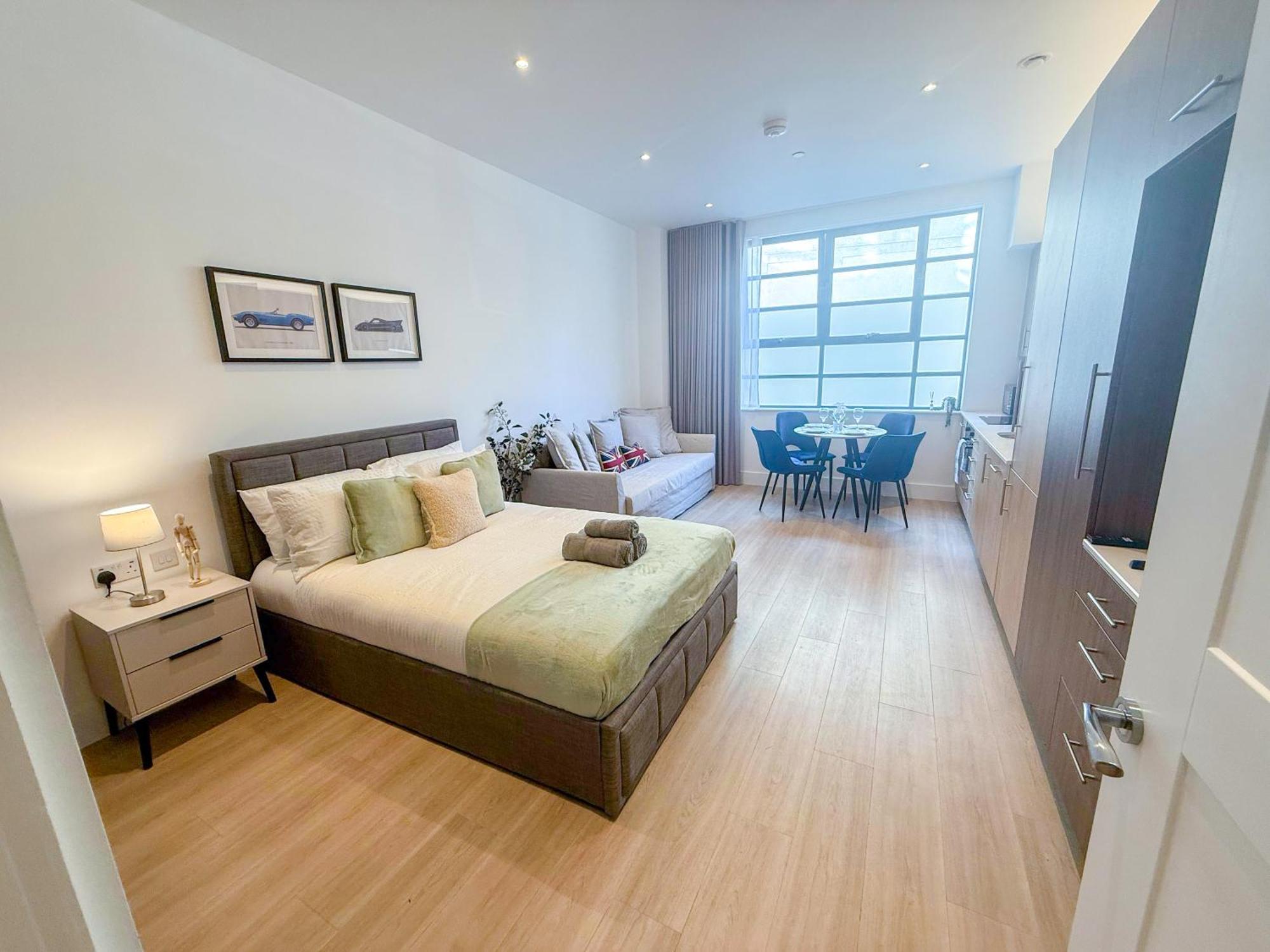 Modern & 3bedroom Flat With Pvt Balcony Steps From Regent's Park Apartment London