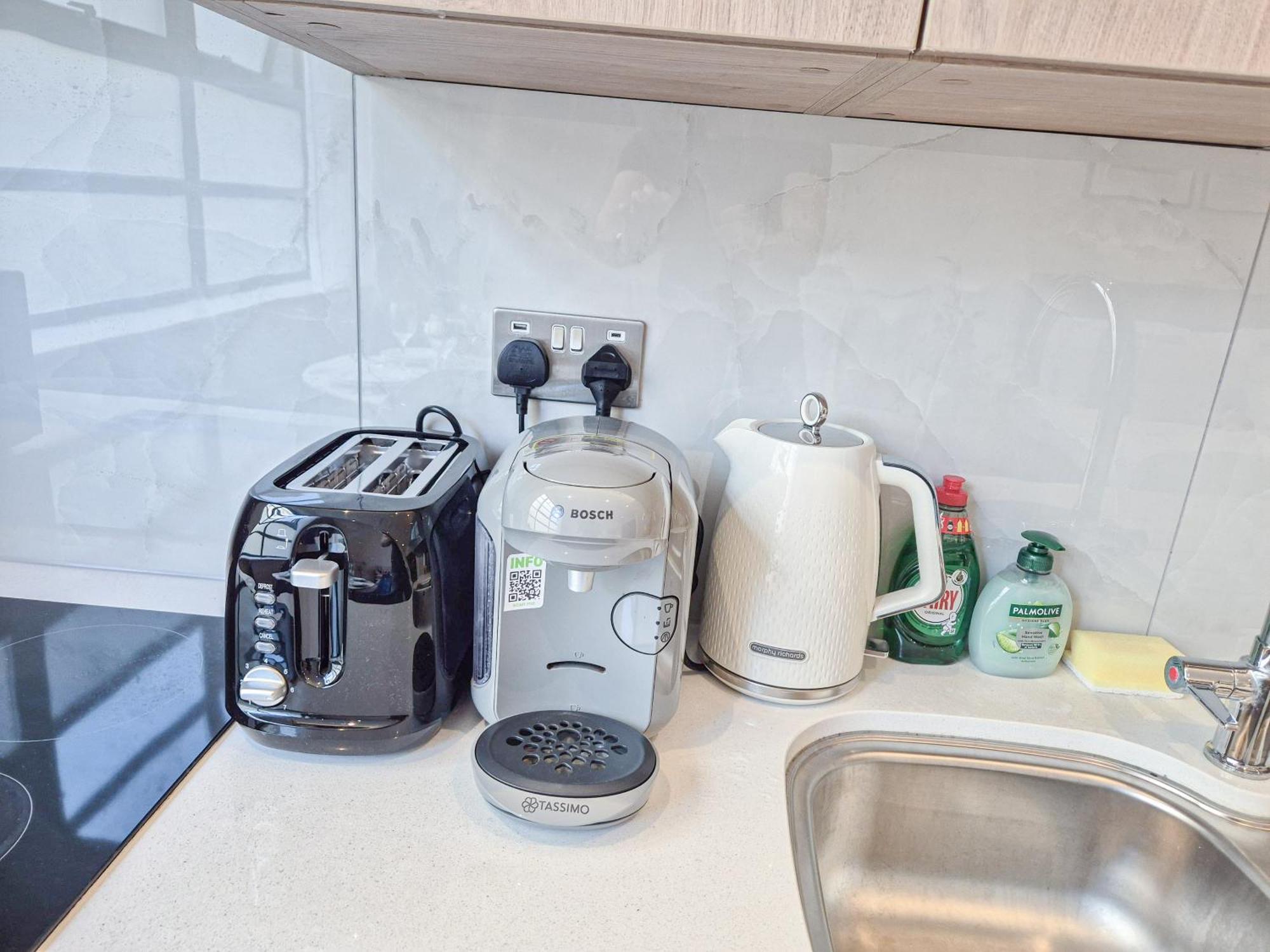 Modern & 3bedroom Flat With Pvt Balcony Steps From Regent's Park Apartment *
