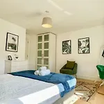 Modern Studio Apartments & 3Bedroom Flat With Pvt Balcony Steps From Regent\'S Park