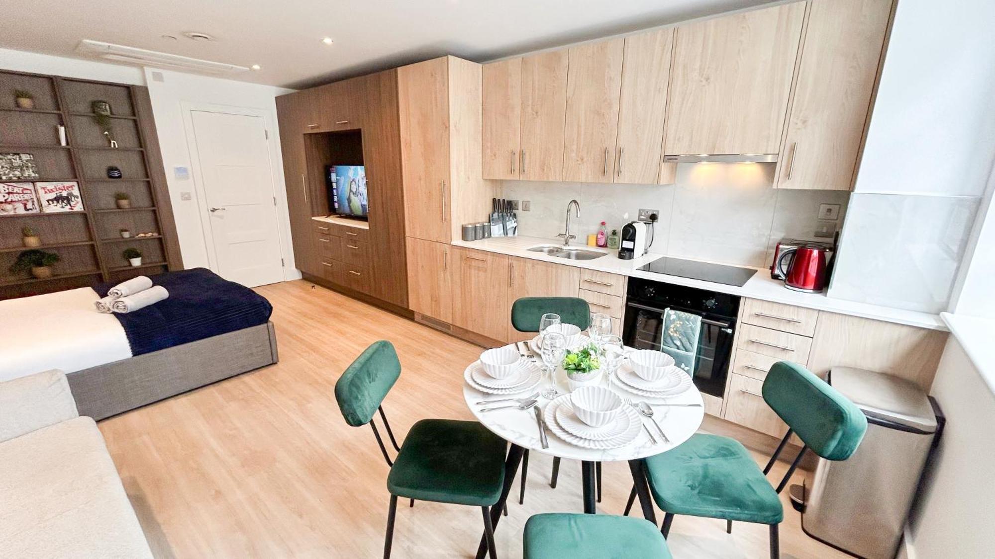 Modern & 3bedroom Flat With Pvt Balcony Steps From Regent's Park Apartamento