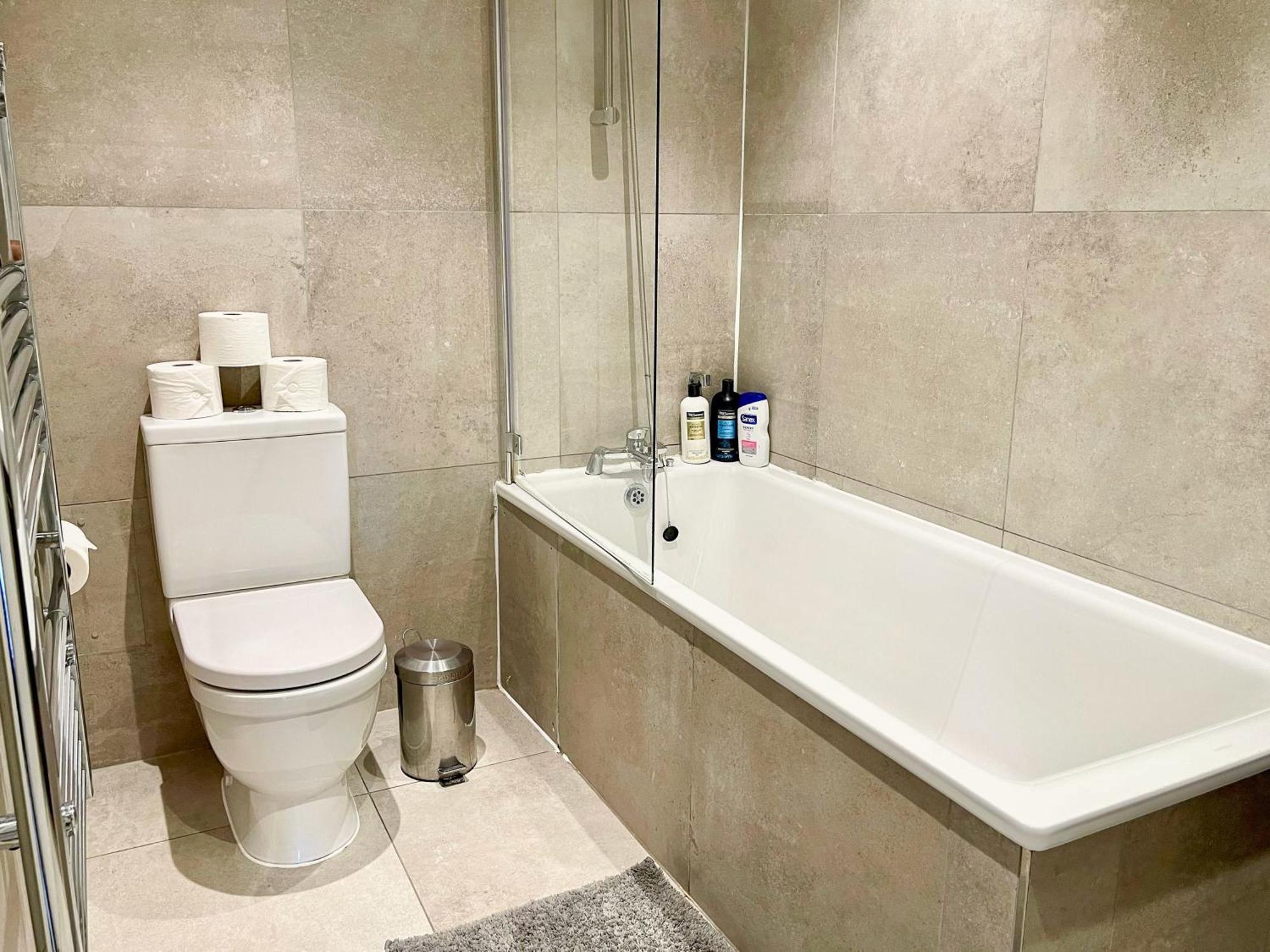 Modern & 3bedroom Flat With Pvt Balcony Steps From Regent's Park Londres