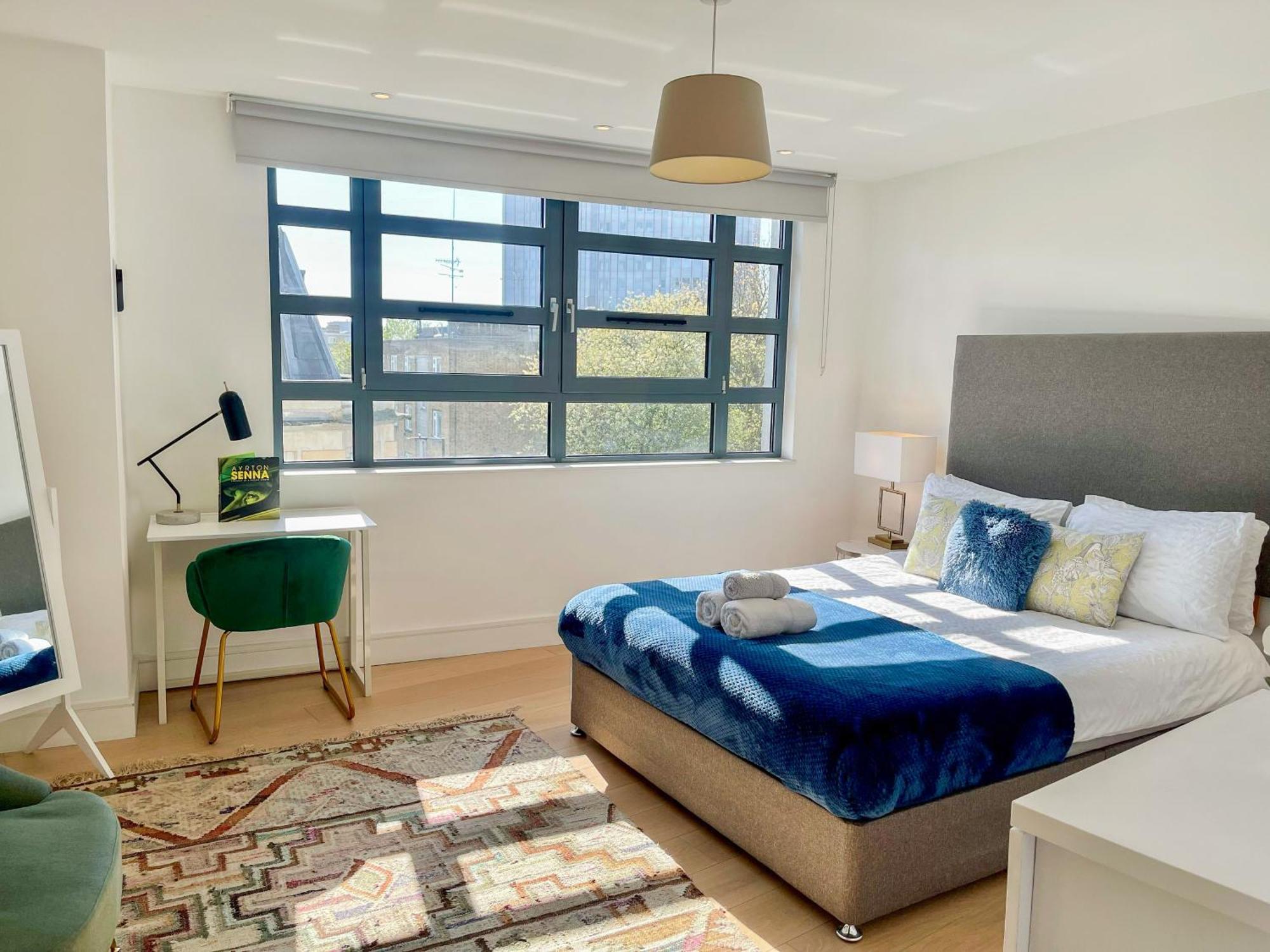 Modern & 3bedroom Flat With Pvt Balcony Steps From Regent's Park Apartamento