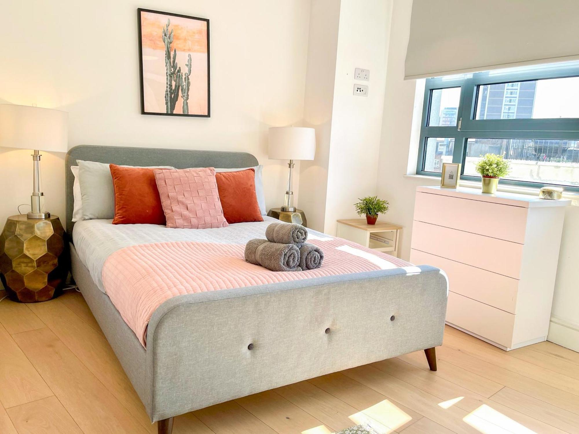Modern & 3bedroom Flat With Pvt Balcony Steps From Regent's Park *