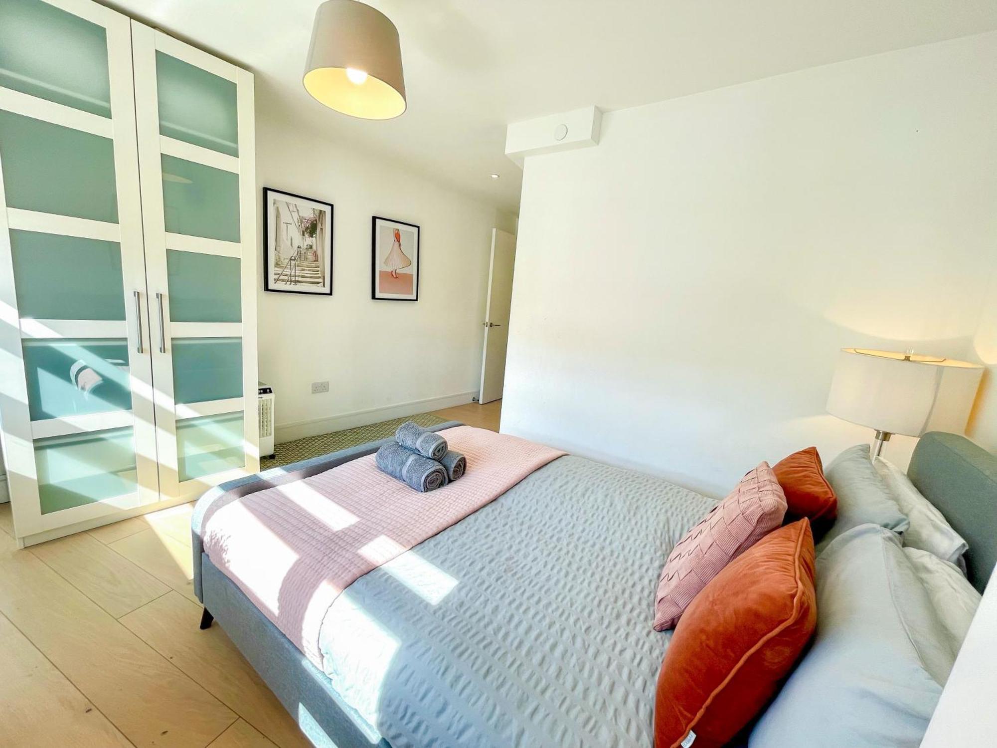 Modern & 3bedroom Flat With Pvt Balcony Steps From Regent's Park Londres