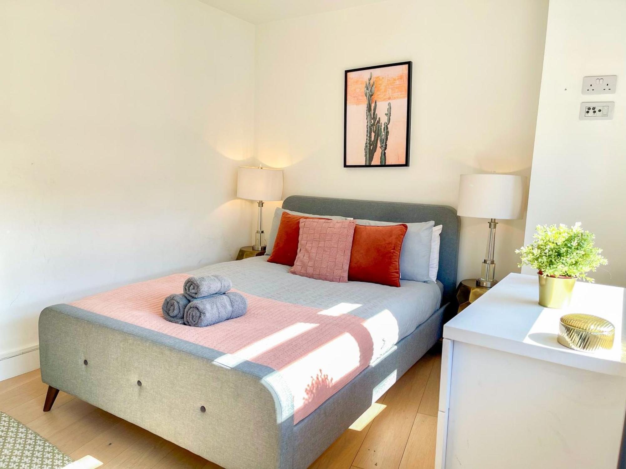 Modern & 3bedroom Flat With Pvt Balcony Steps From Regent's Park Londres